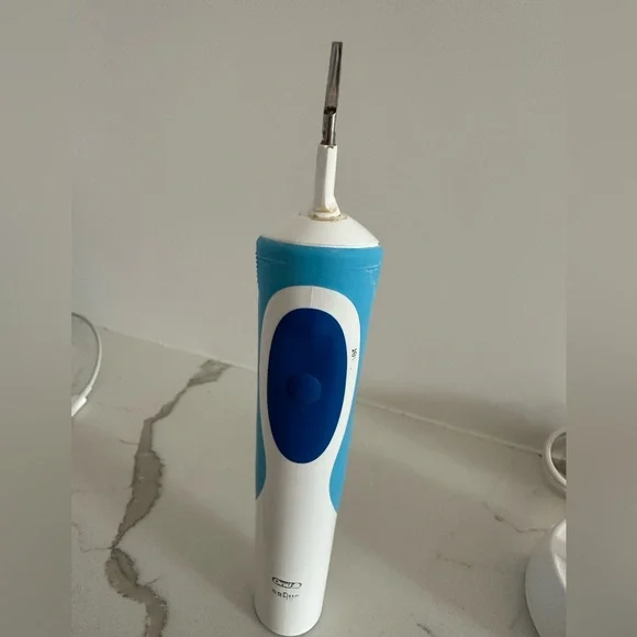 Braun Oral B Vitality Battery Operated Toothbrush with Blue and White Design - Picture 2 of 5